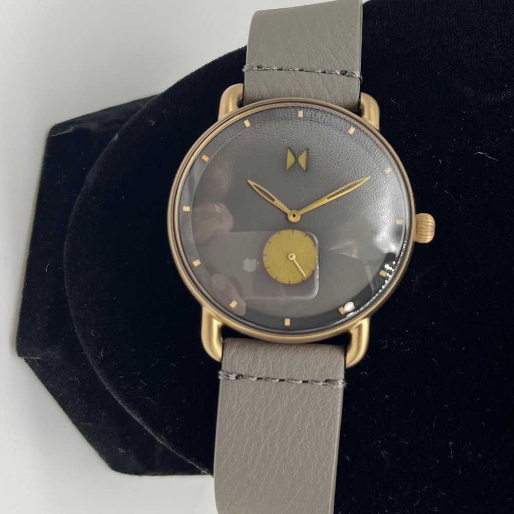 MVMT REVOLVER Men’s Watch w/grey face, band, and second hand dial. VGC.
